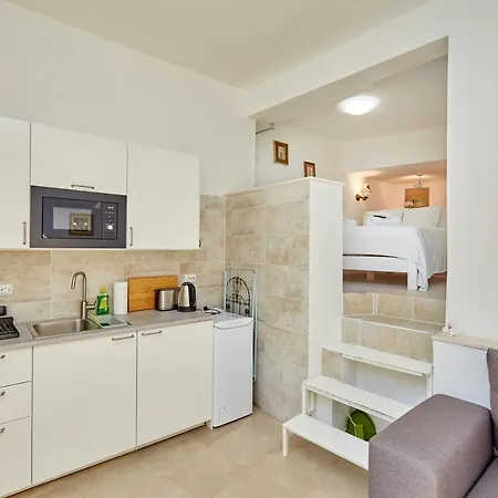 Ahava Buza Dubrovnik