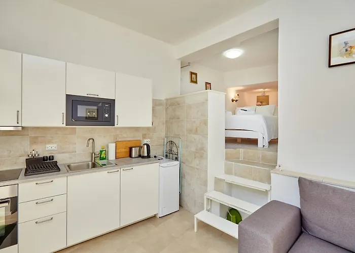 Ahava Buza ドゥブロブニク