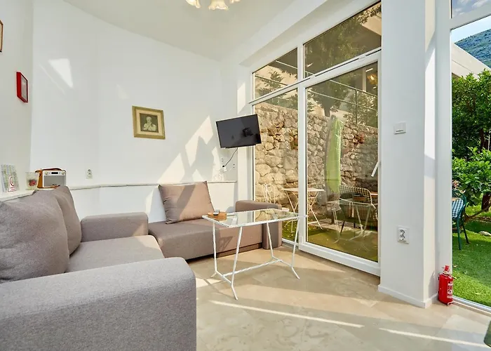 アパート Ahava Buza *